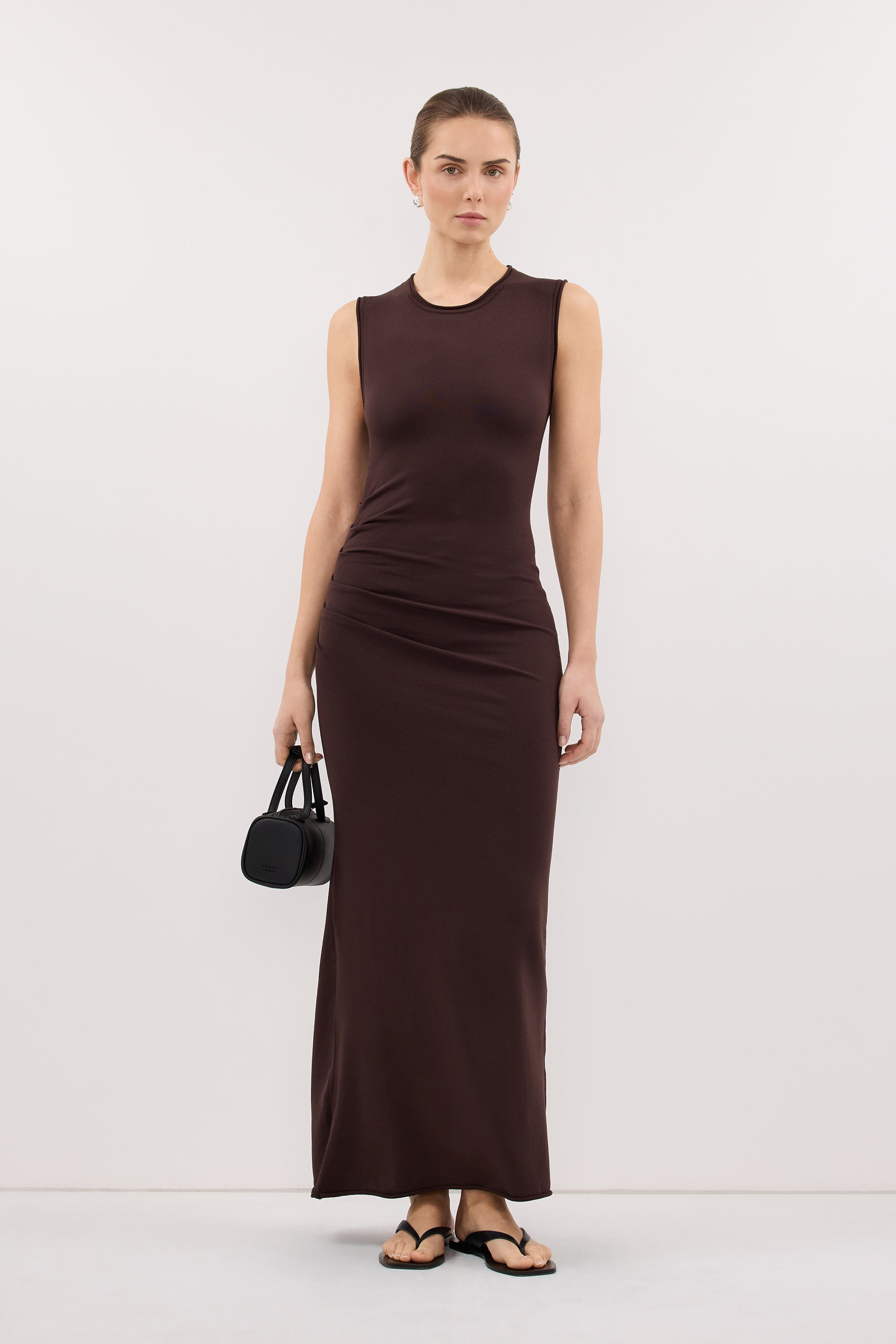 RILYNN CHOC SLEEVELESS MAXI DRESS