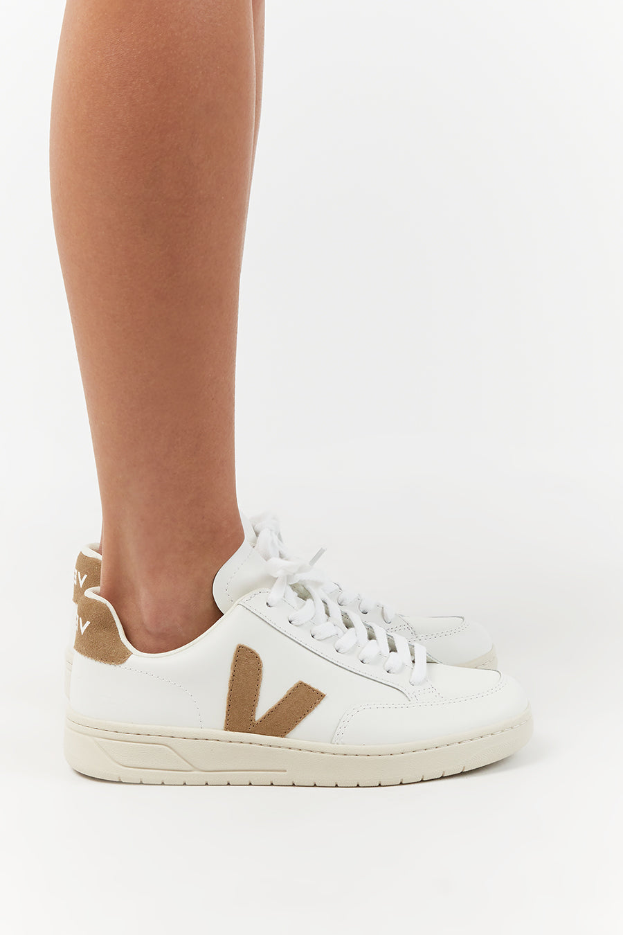 VEJA V-12 LEATHER EXTRA WHITE DUNE | Dissh