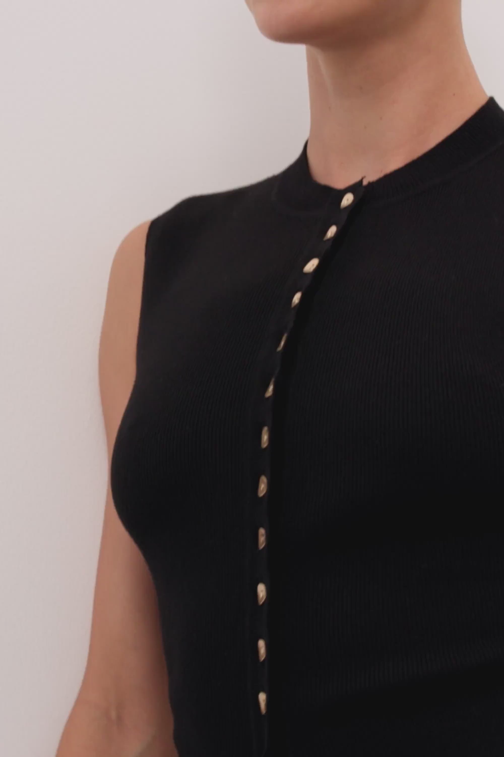 ZOE BLACK SCALLOPED KNIT VEST – DISSH