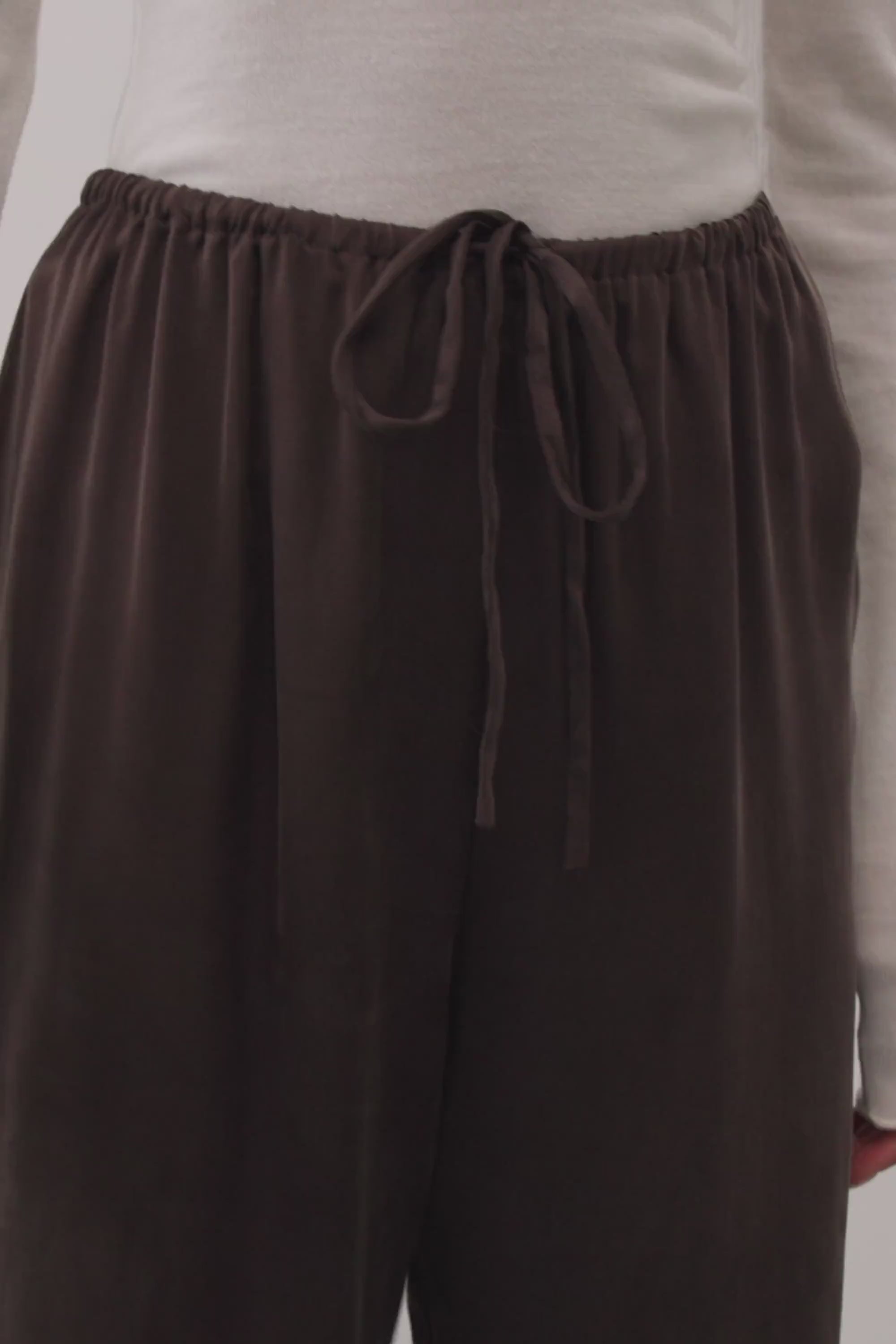 【deres】Bridget 半袖ブラウスchocolate PERCY BITTER CHOC SILK PANT – DISSH
