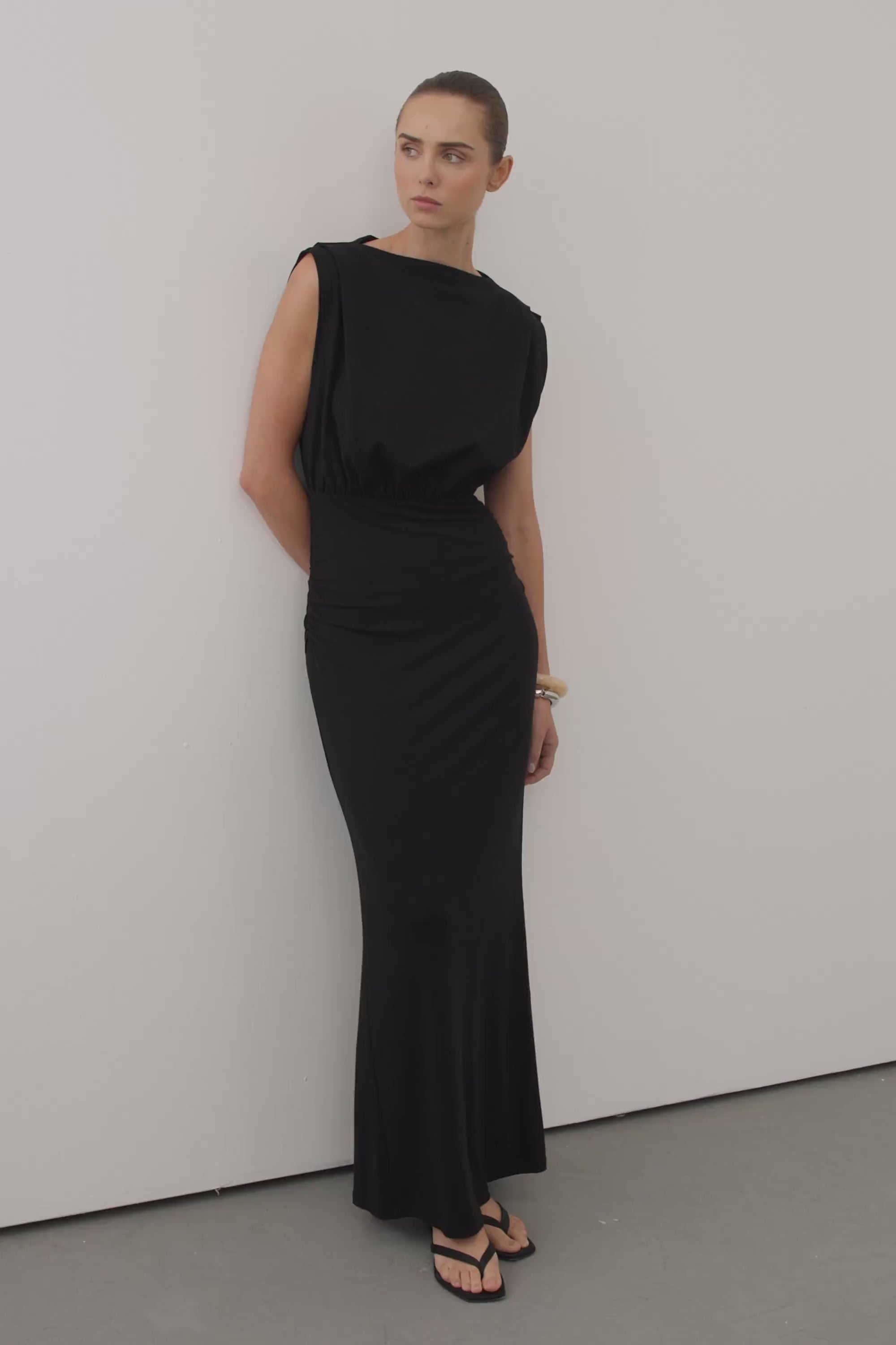 dance with death sleeveless maxi dress LIORA BLACK SLEEVELESS MAXI DRESS – DISSH