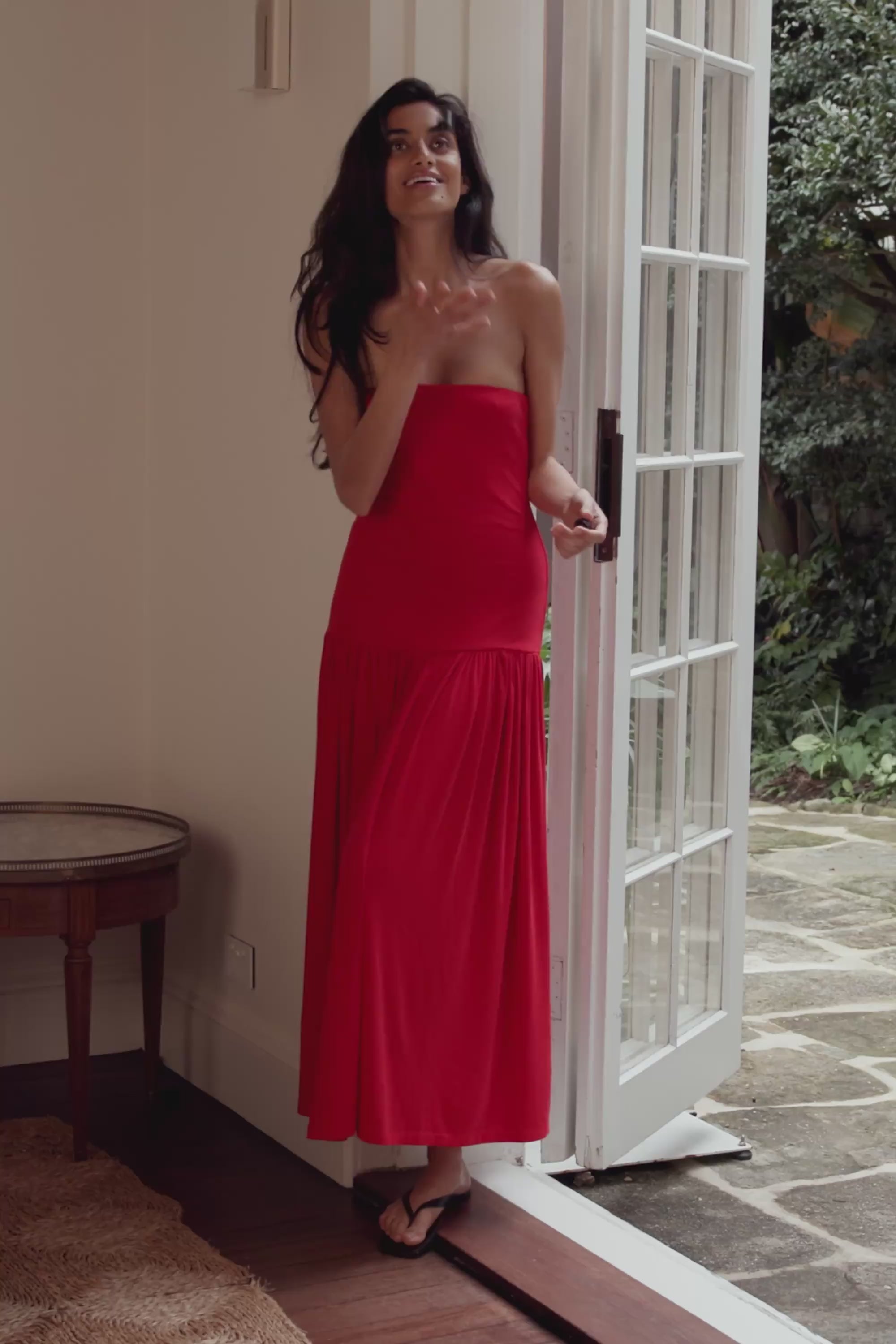 AVEN RED BANDEAU MAXI DRESS – DISSH