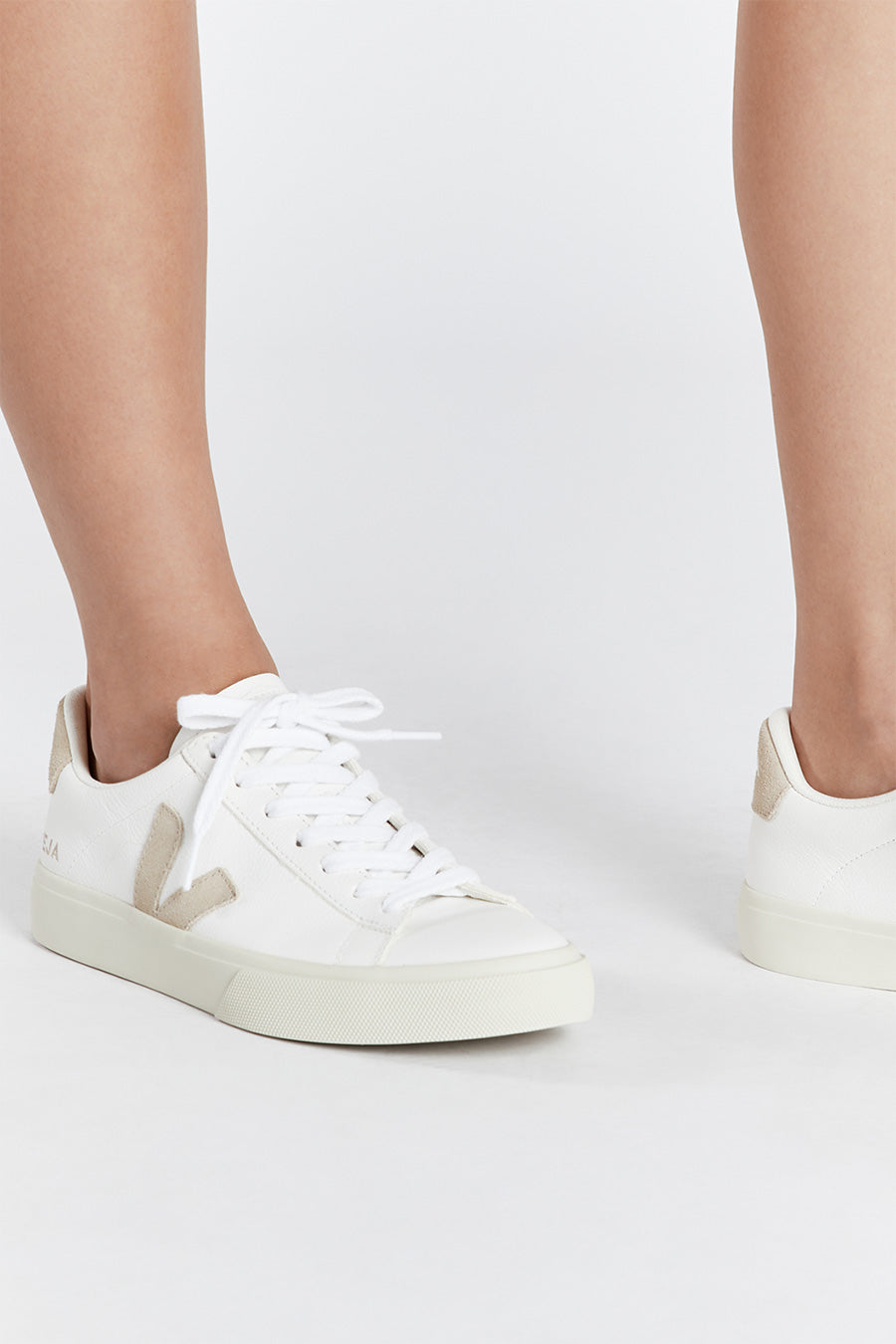 Veja campo outlet white